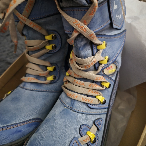 Stylish Blue Lace Up Boots for Women - Picture 2 of 6